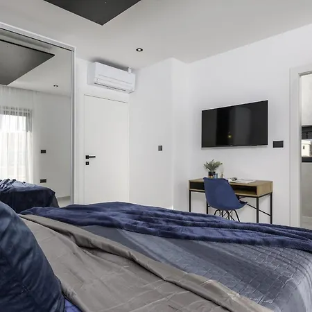 Luxury With Private Heated Pool * Premantura