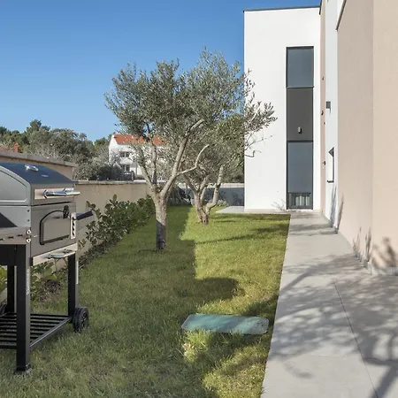 Luxury With Private Heated Pool Villa *