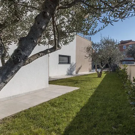 Luxury With Private Heated Pool Villa *