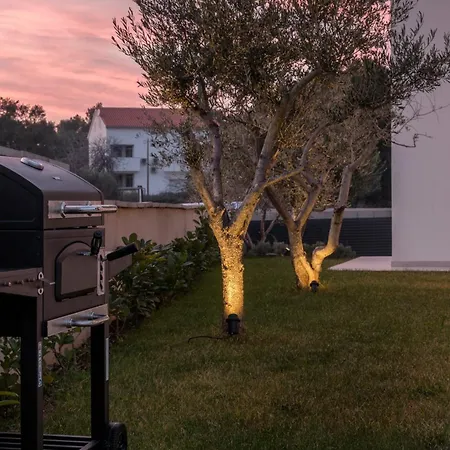 Luxury With Private Heated Pool Premantura