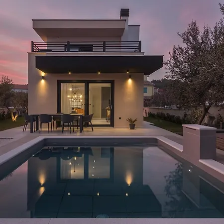 Villa Luxury With Private Heated Pool
