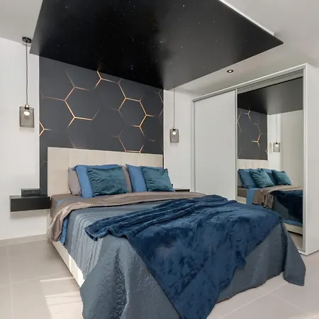 Luxury With Private Heated Pool Villa *