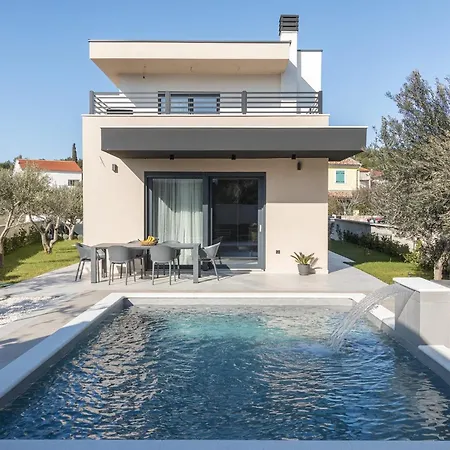 Luxury With Private Heated Pool Villa