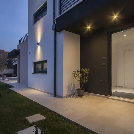 Luxury With Private Heated Pool Villa